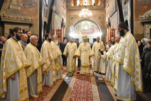 Slujire arhierească la Catedrala Mitropolitană din Cluj‑Napoca Poza 279415