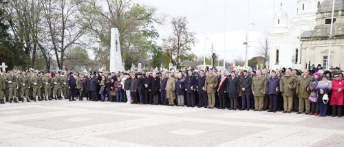 Ziua Naţională serbată în eparhii ale Mitropoliei Munteniei şi Dobrogei Poza 279451