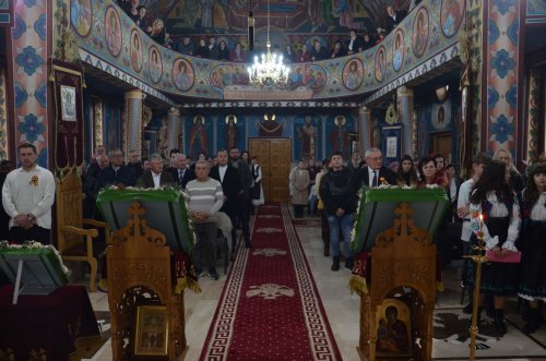Slujire arhierească la Peştiş, în Episcopia Oradiei Poza 279512