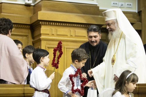 Spectacolul „Sfântul Nicolae în mijlocul copiilor” pe Colina Bucuriei Poza 279727