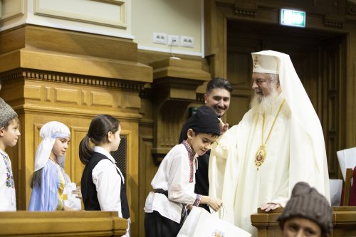 Spectacolul „Sfântul Nicolae în mijlocul copiilor” pe Colina Bucuriei Poza 279746