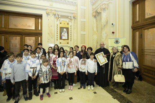 Spectacolul „Sfântul Nicolae în mijlocul copiilor” pe Colina Bucuriei Poza 279756