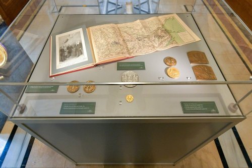 Emisiune numismatică dedicată centenarului Muzeului Militar Naţional Poza 280054