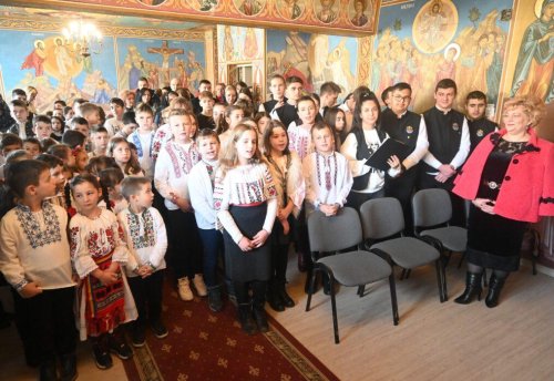 Liceul Ortodox „Sfântul Nicolae” din Zalău şi-a sărbătorit ocrotitorul Poza 280147
