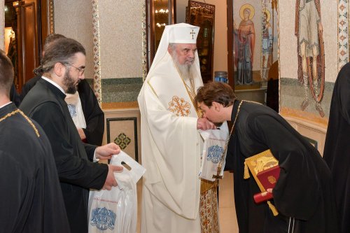 Promovări în rang pentru preoți din Arhiepiscopia Bucureștilor  Poza 280202