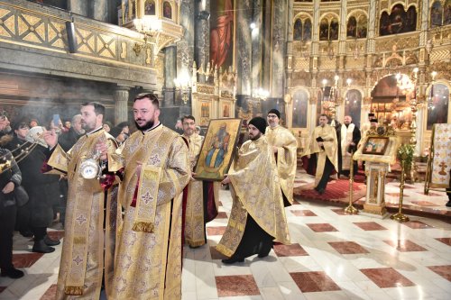 Începutul sărbătorii Sfântului Ierarh Spiridon la Catedrala sa din București Poza 280356