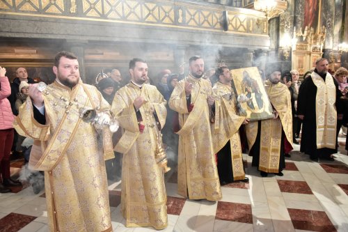 Începutul sărbătorii Sfântului Ierarh Spiridon la Catedrala sa din București Poza 280357