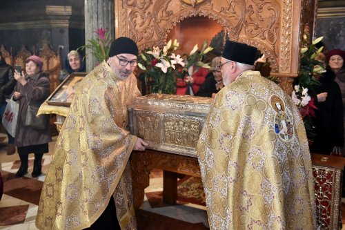 Începutul sărbătorii Sfântului Ierarh Spiridon la Catedrala sa din București Poza 280359