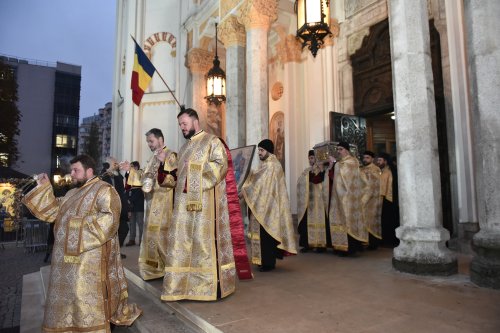 Începutul sărbătorii Sfântului Ierarh Spiridon la Catedrala sa din București Poza 280361