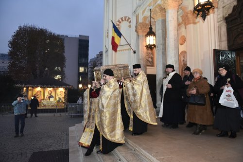 Începutul sărbătorii Sfântului Ierarh Spiridon la Catedrala sa din București Poza 280362
