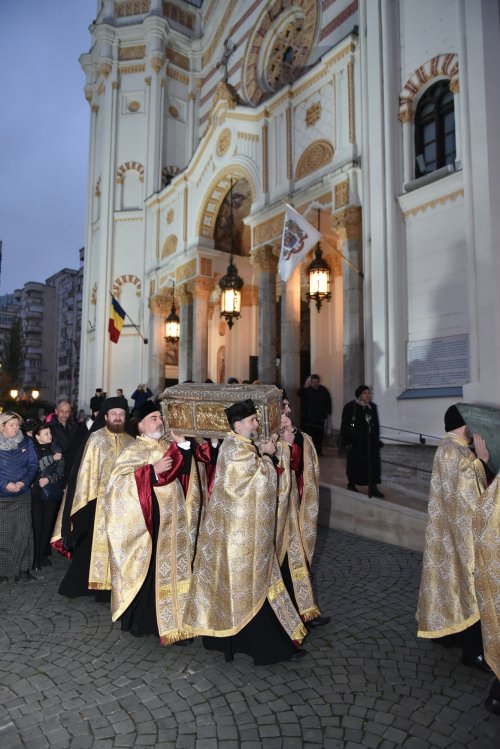 Începutul sărbătorii Sfântului Ierarh Spiridon la Catedrala sa din București Poza 280364