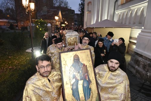 Începutul sărbătorii Sfântului Ierarh Spiridon la Catedrala sa din București Poza 280366