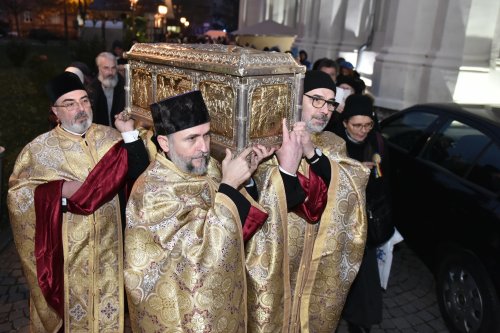 Începutul sărbătorii Sfântului Ierarh Spiridon la Catedrala sa din București Poza 280367