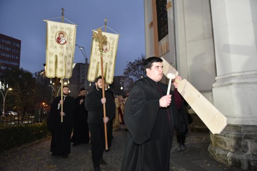 Începutul sărbătorii Sfântului Ierarh Spiridon la Catedrala sa din București Poza 280368