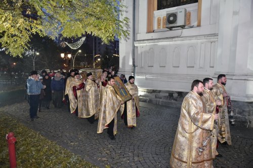 Începutul sărbătorii Sfântului Ierarh Spiridon la Catedrala sa din București Poza 280369