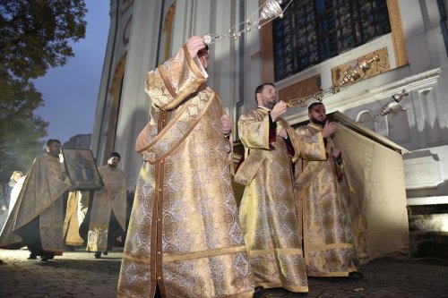 Începutul sărbătorii Sfântului Ierarh Spiridon la Catedrala sa din București Poza 280370