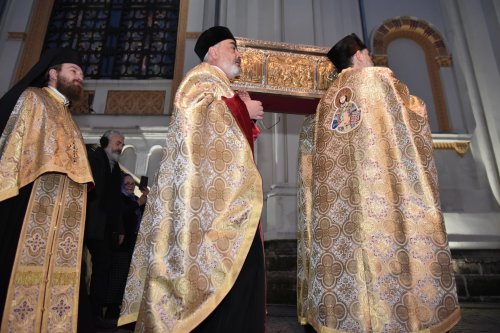 Începutul sărbătorii Sfântului Ierarh Spiridon la Catedrala sa din București Poza 280371