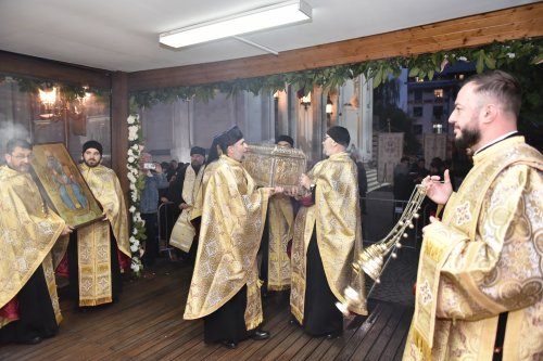 Începutul sărbătorii Sfântului Ierarh Spiridon la Catedrala sa din București Poza 280372