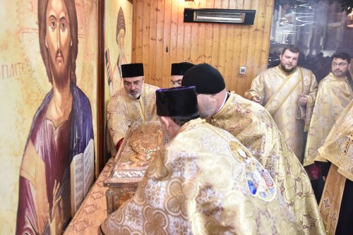 Începutul sărbătorii Sfântului Ierarh Spiridon la Catedrala sa din București Poza 280373