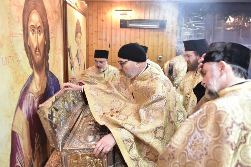 Începutul sărbătorii Sfântului Ierarh Spiridon la Catedrala sa din București Poza 280374