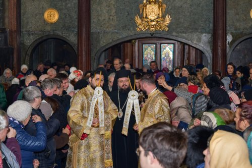 Bucurii duhovnicești oferite de Sfântul Spiridon credincioșilor din Capitală Poza 280473