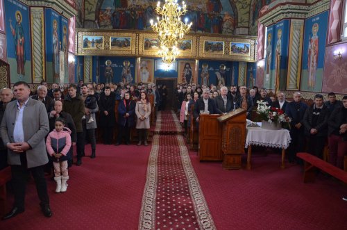 Credincioșii Sânnicolaului Român și-au serbat ocrotitorul Poza 280421