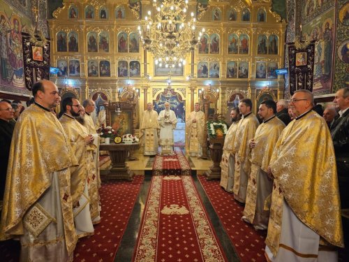 Sărbătoare la Biserica „Sfântul Ierarh Nicolae” din Aiud Poza 280402