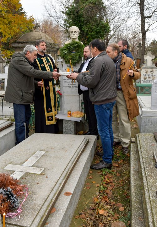 Filantropul și omul de stat Vasile Stroescu a fost pomenit la mormântul său Poza 280651