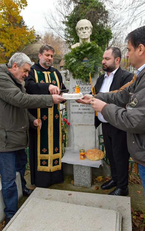 Filantropul și omul de stat Vasile Stroescu a fost pomenit la mormântul său Poza 280652