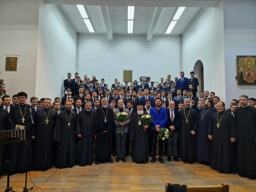 Concertul tradiţional de colinde al Facultății „Justinian Patriarhul” Poza 280707