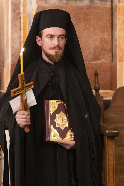 Doi teologi au primit tunderea în monahism în preajma prăznuirii Sfântului Nicolae Poza 280799