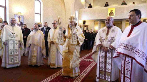 Liturghie arhierească în Parohia Șelimbăr 2, Sibiu Poza 281216