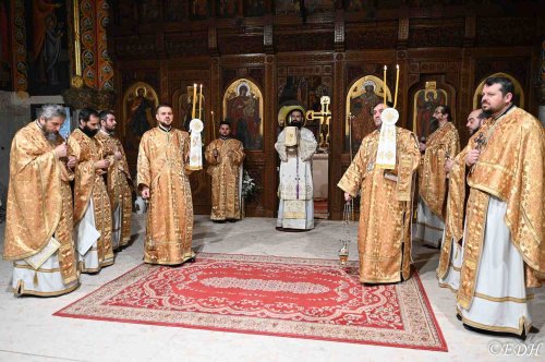 Liturghie arhierească la Catedrala Episcopală din Deva Poza 281395