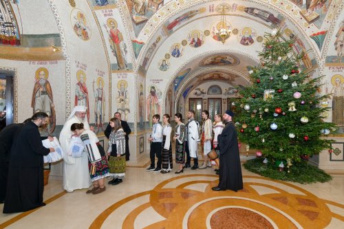 Noi cete de colindători primite de Patriarhul României Poza 281544