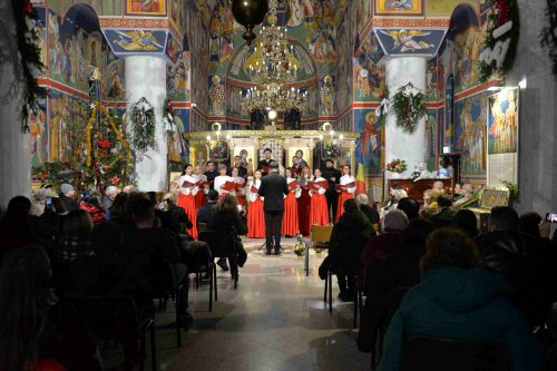 Tineri premiați și concert de colinde la Parohia Iancu Vechi-Mătăsari Poza 281415