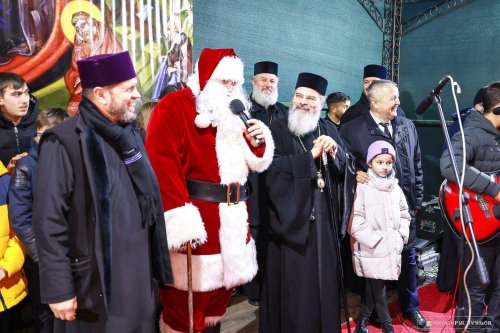 1.500 de copii au primit cadouri în curtea catedralei din Huși Poza 281567