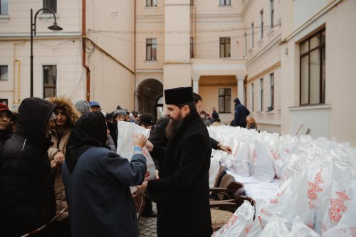 850 de pachete de Crăciun oferite persoanelor nevoiașe din Arhiepiscopia Clujului Poza 281825