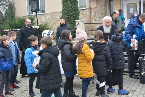 Binecuvântare arhierească și daruri pentru elevi la Colegiul Ortodox din Cluj-Napoca Poza 281834