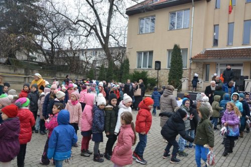 Binecuvântare arhierească și daruri pentru elevi la Colegiul Ortodox din Cluj-Napoca Poza 281835