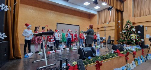 „Crăciunul - sărbătoarea bucuriei” la Colegiul „Tudor Vladimirescu” din București Poza 281848