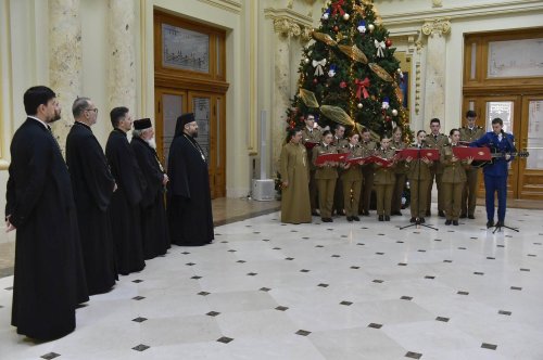 Studenți militari din București au colindat la Palatul Patriarhiei Poza 282039