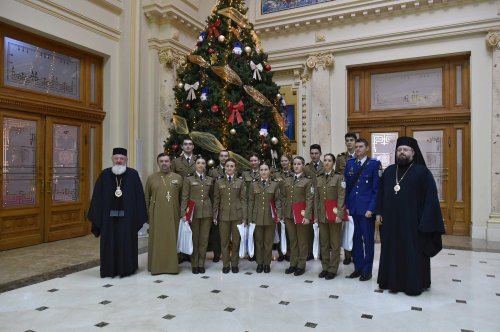 Studenți militari din București au colindat la Palatul Patriarhiei