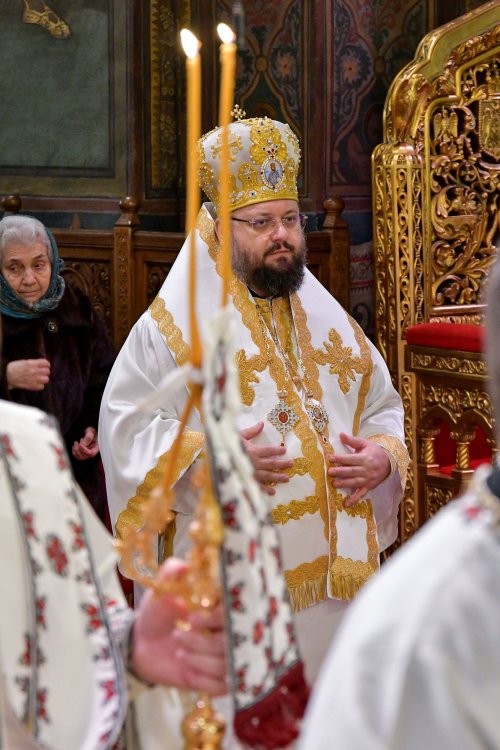 Praznic luminos la Catedrala Patriarhală din București Poza 282374