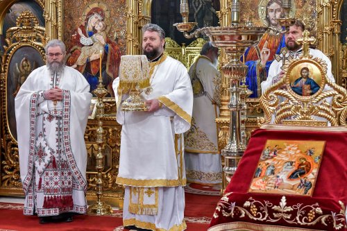 Praznic luminos la Catedrala Patriarhală din București Poza 282413