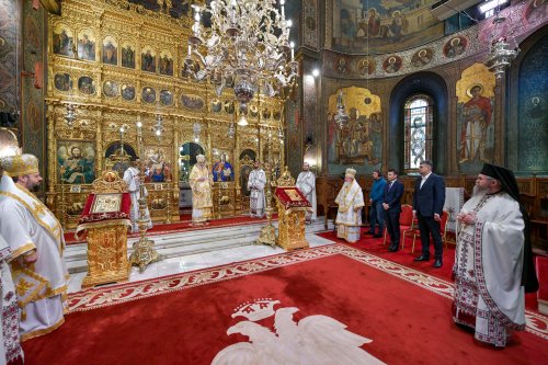 Praznic luminos la Catedrala Patriarhală din București Poza 282424