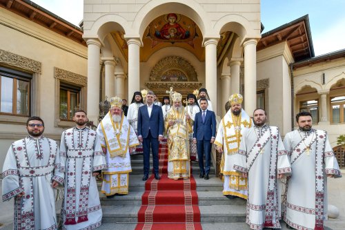 Praznic luminos la Catedrala Patriarhală din București Poza 282431