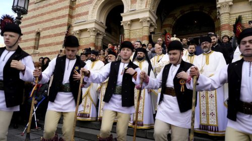 Mulțimi de credincioși au sărbătorit Nașterea Domnului la Sibiu Poza 282489