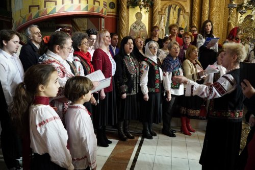 Slujiri și colinde de Crăciun în eparhii din Muntenia și Dobrogea Poza 282633