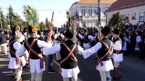 Junii din Mărginimea Sibiului, binecuvântaţi de IPS Laurenţiu Poza 282665