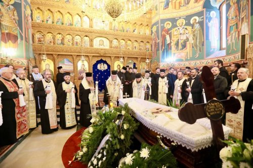Părintele profesor Daniel Buda a fost înmormântat în cimitirul Mănăstirii Rohia Poza 282671